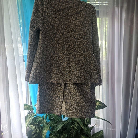 Cream and gold skirt set skirt and jacket - Picture 2 of 5